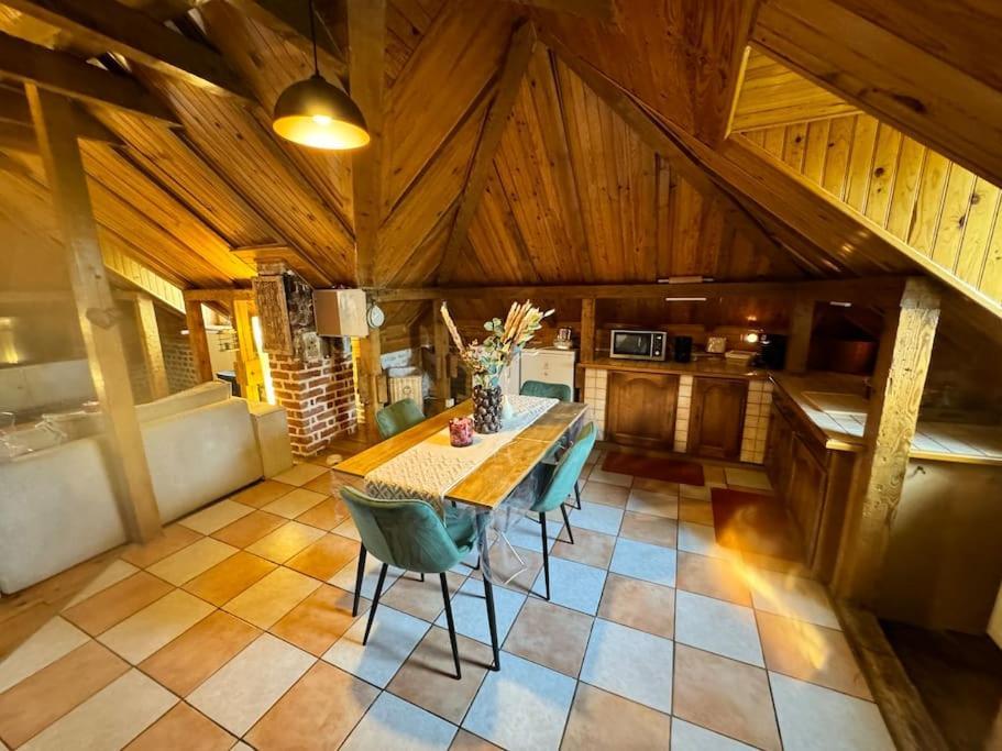 Un Dans La Apartment *